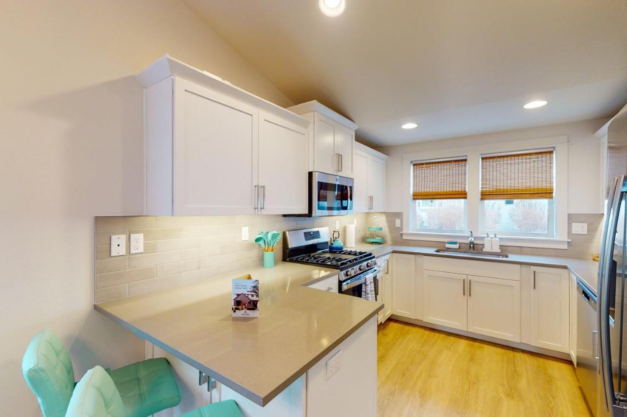 Turquoise Dreams Villa Lincoln City Ngoại thất bức ảnh