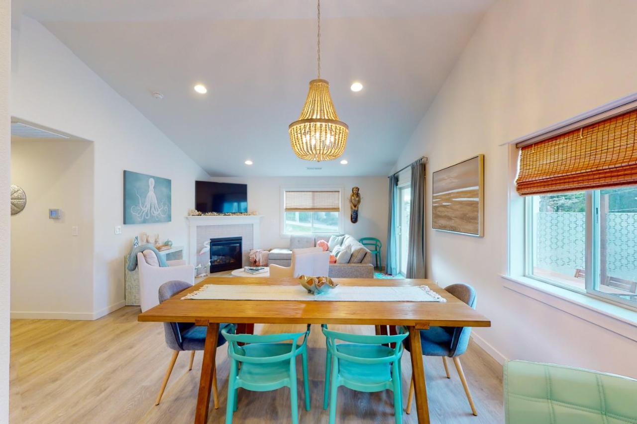 Turquoise Dreams Villa Lincoln City Ngoại thất bức ảnh